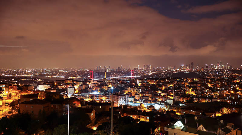aussichtspunkt in istanbul bei nacht
